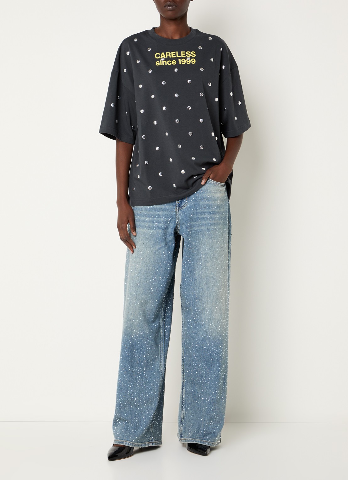 Essentiel Antwerp Kactus low waist loose fit jeans met strass en steekzakken - voorkant 4 jeans