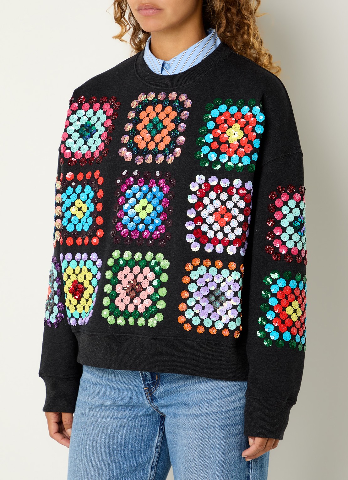 Essentiel Antwerp Karnaval sweater met pailletten  - detail zwart