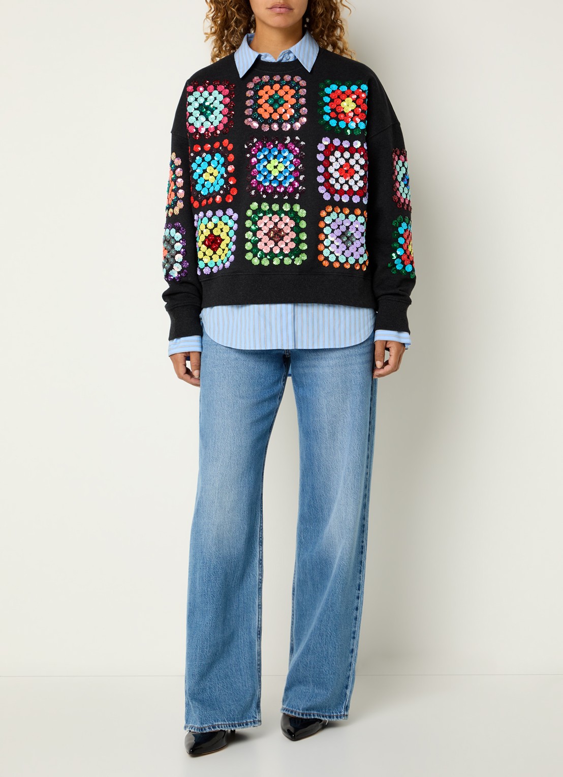 Essentiel Antwerp Karnaval sweater met pailletten  - voorkant 3 zwart