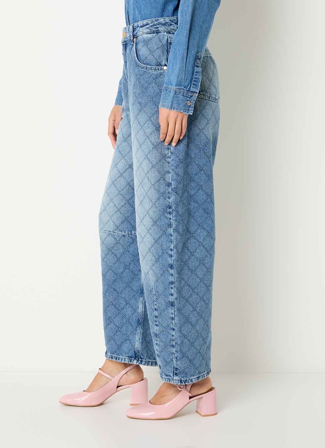 Essentiel Antwerp Katsu mid waist balloon fit jeans met medium wassing en quiltpatroon  - detail 5 indigo