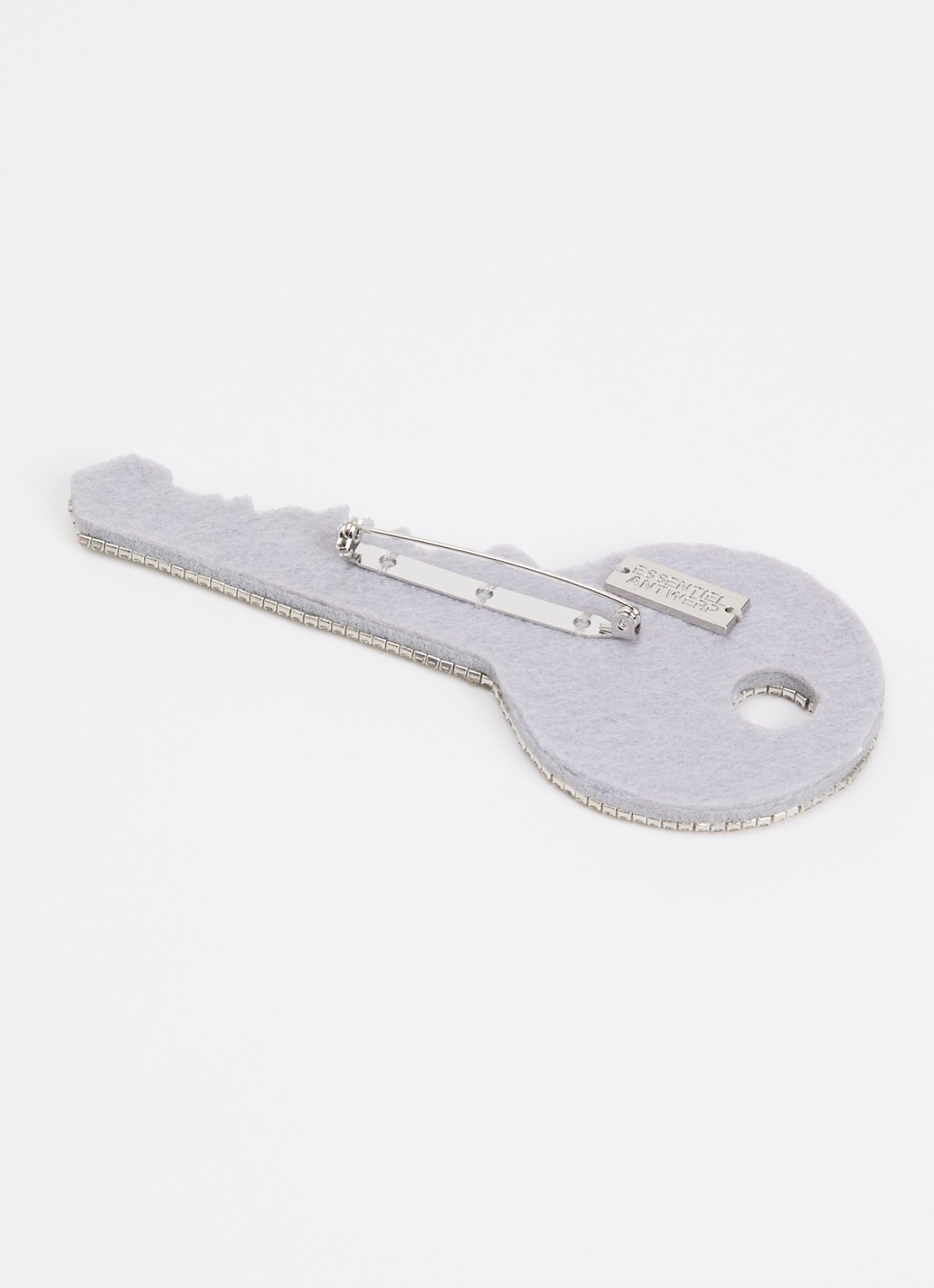 Essentiel Antwerp Kazall broche - detail grijs