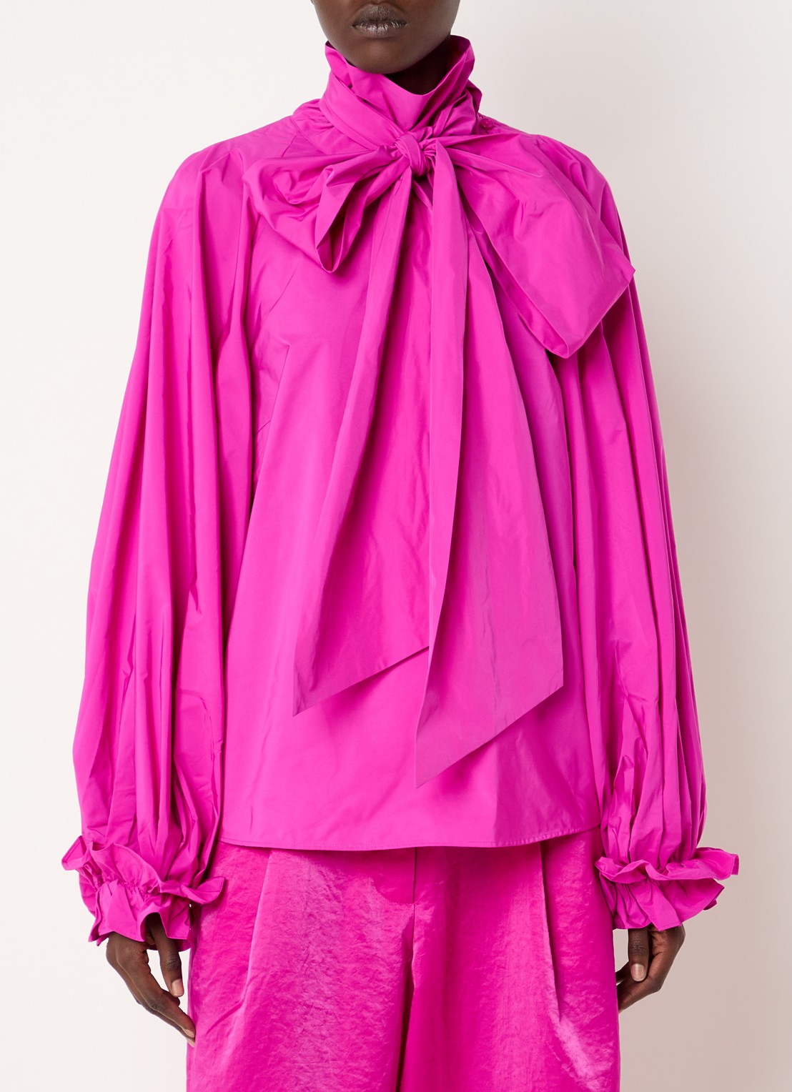 Essentiel Antwerp Kelly blouse met sjaalkraag  - detail fuchsia
