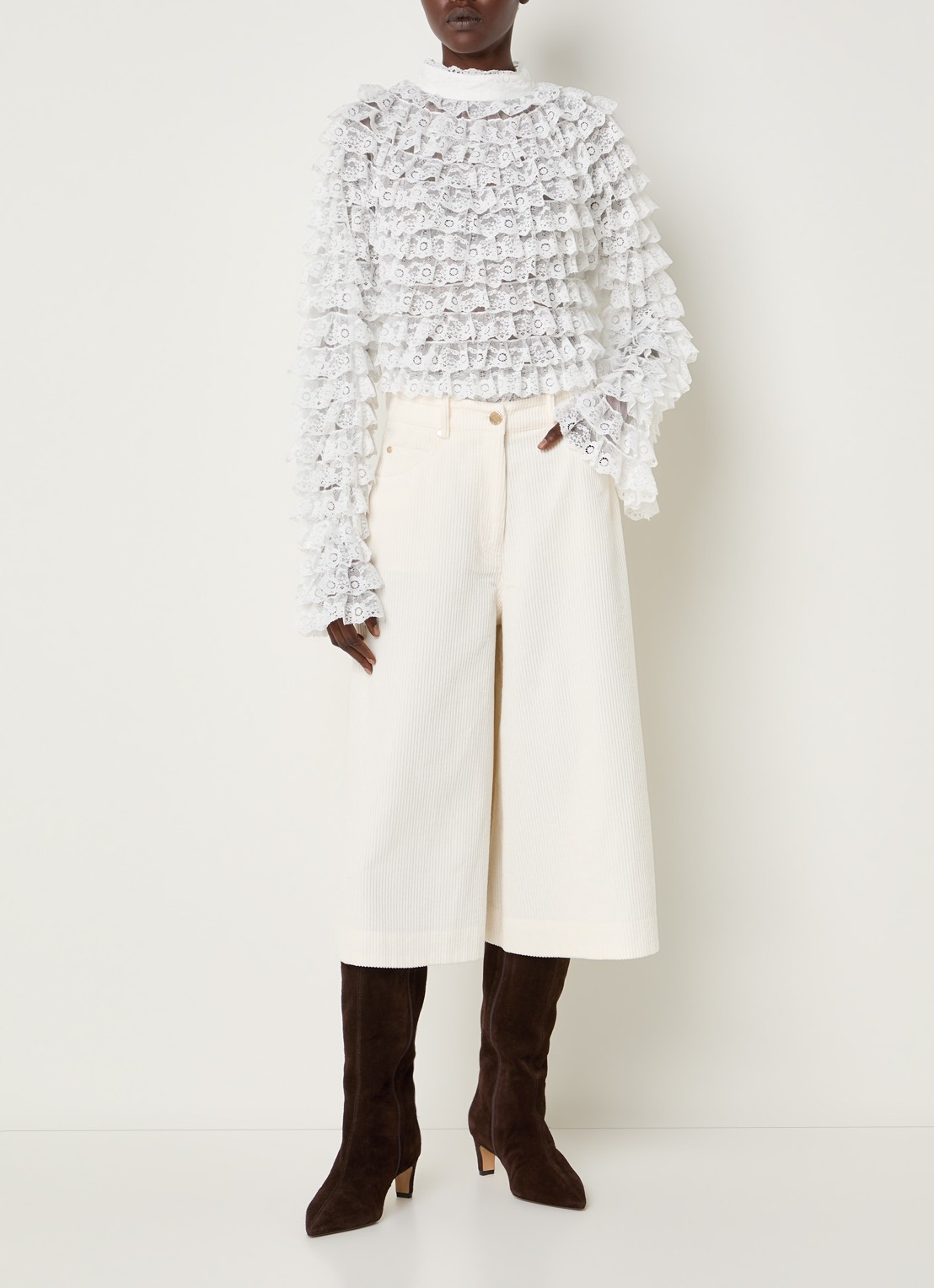 Essentiel Antwerp Kigi mid waist wide fit culotte van corduroy met steekzakken - voorkant 4 gebroken wit