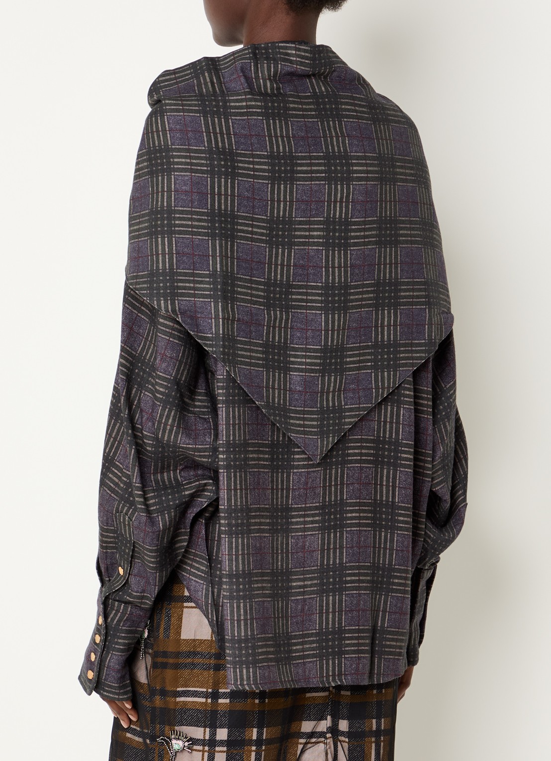 Essentiel Antwerp Kiss blouse in wolblend met sjaal in ruitdessin - achterkant 2 olijfgroen