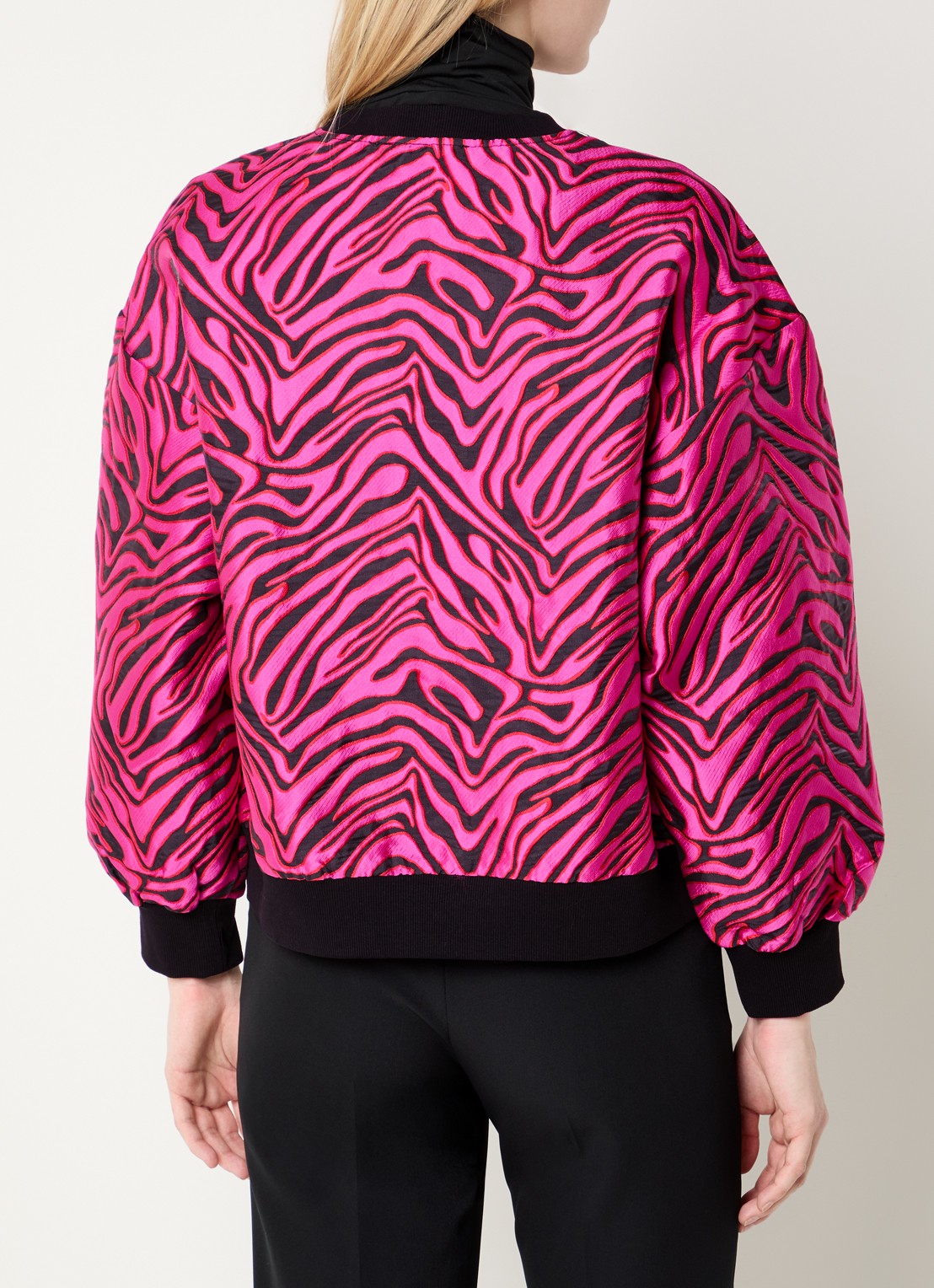 Essentiel Antwerp Klient sweater met dierenprint - achterkant 3 fuchsia