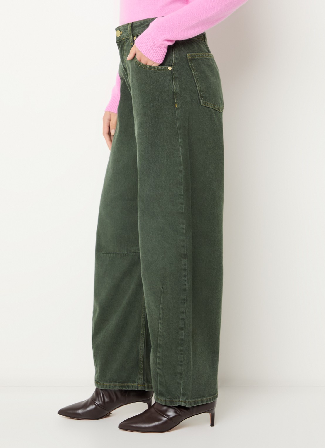 Essentiel Antwerp Kokos mid waist cropped balloon fit jeans met gekleurde wassing - detail 5 grijsmele