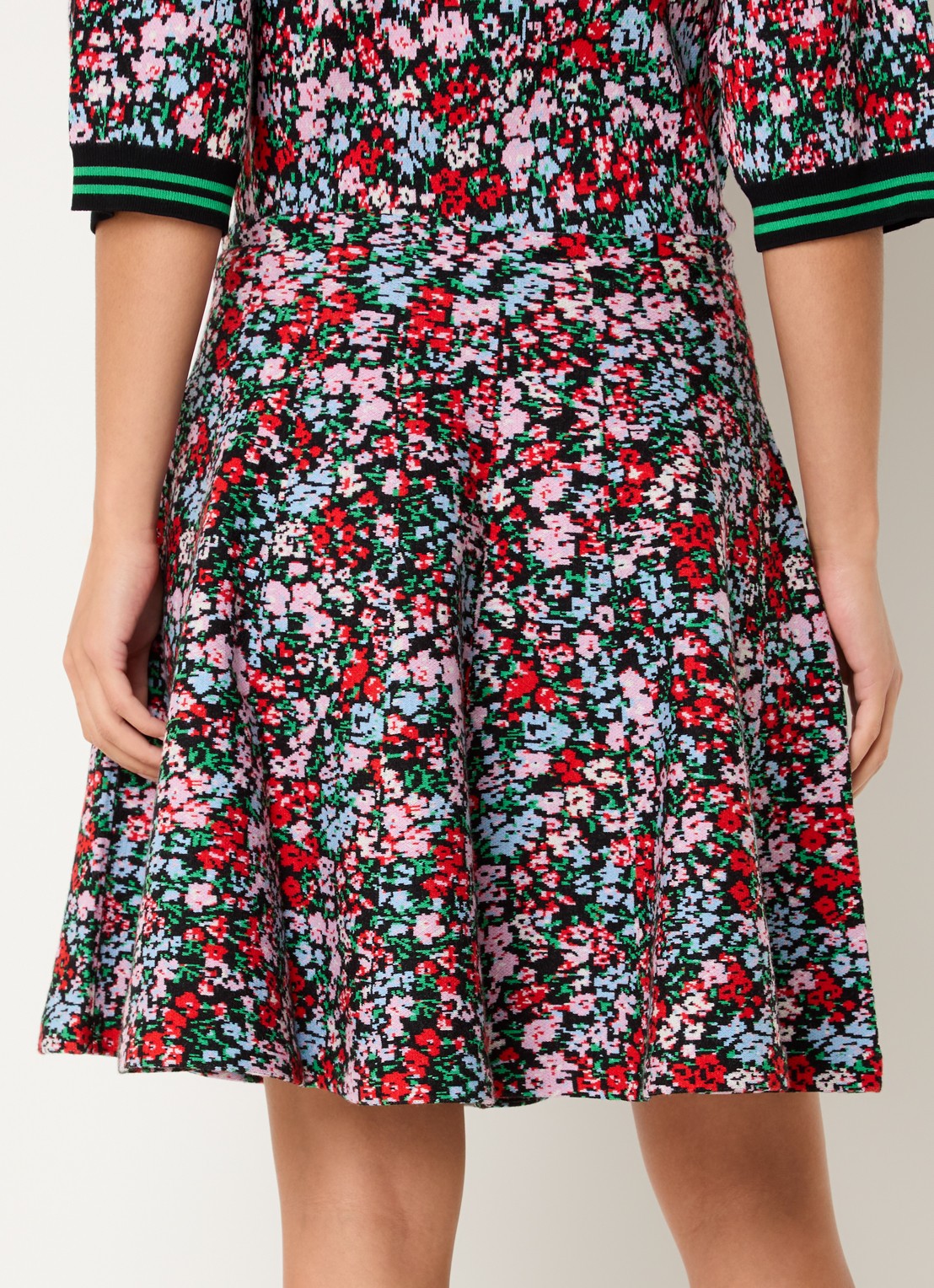 Essentiel Antwerp Konnie mini rok met print - achterkant rood