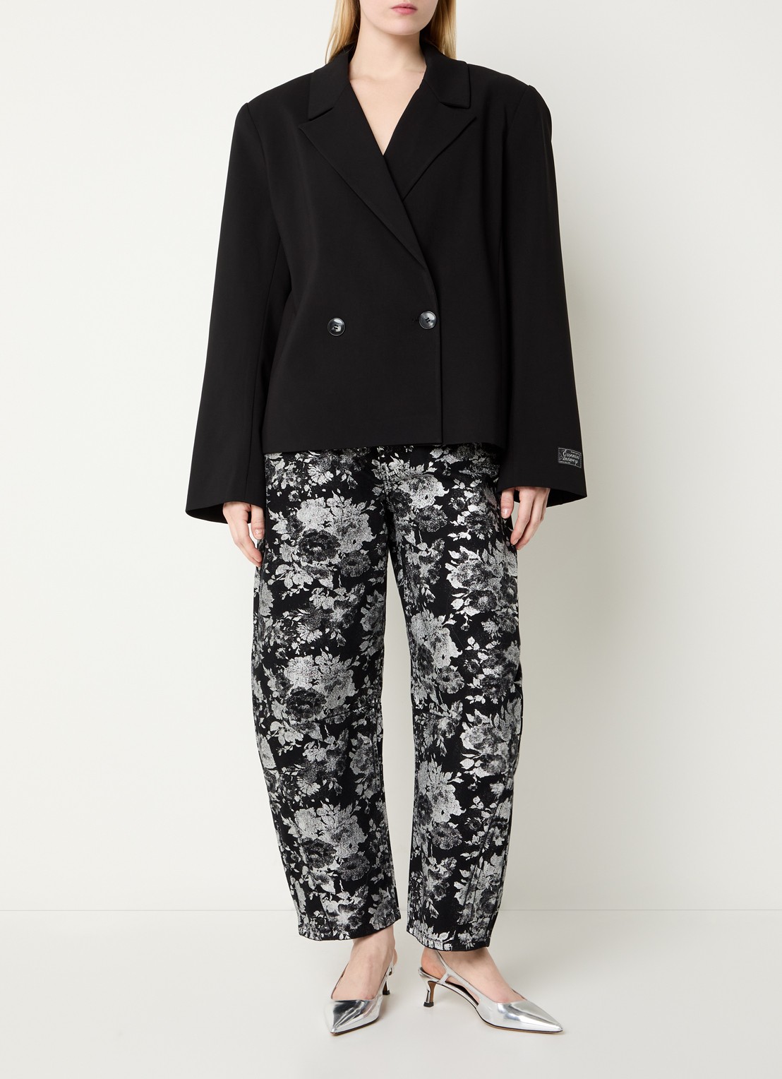 Essentiel Antwerp Kosy blazer met kraag - voorkant 2 zwart