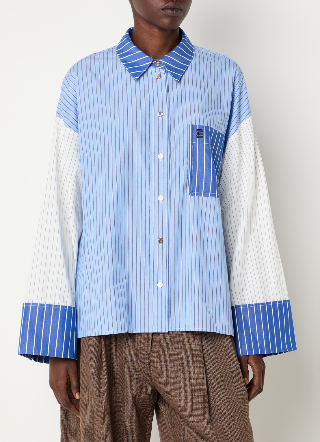 Essentiel Antwerp Kovid blouse met streepprint en trompetmouw - detail 4 blauw