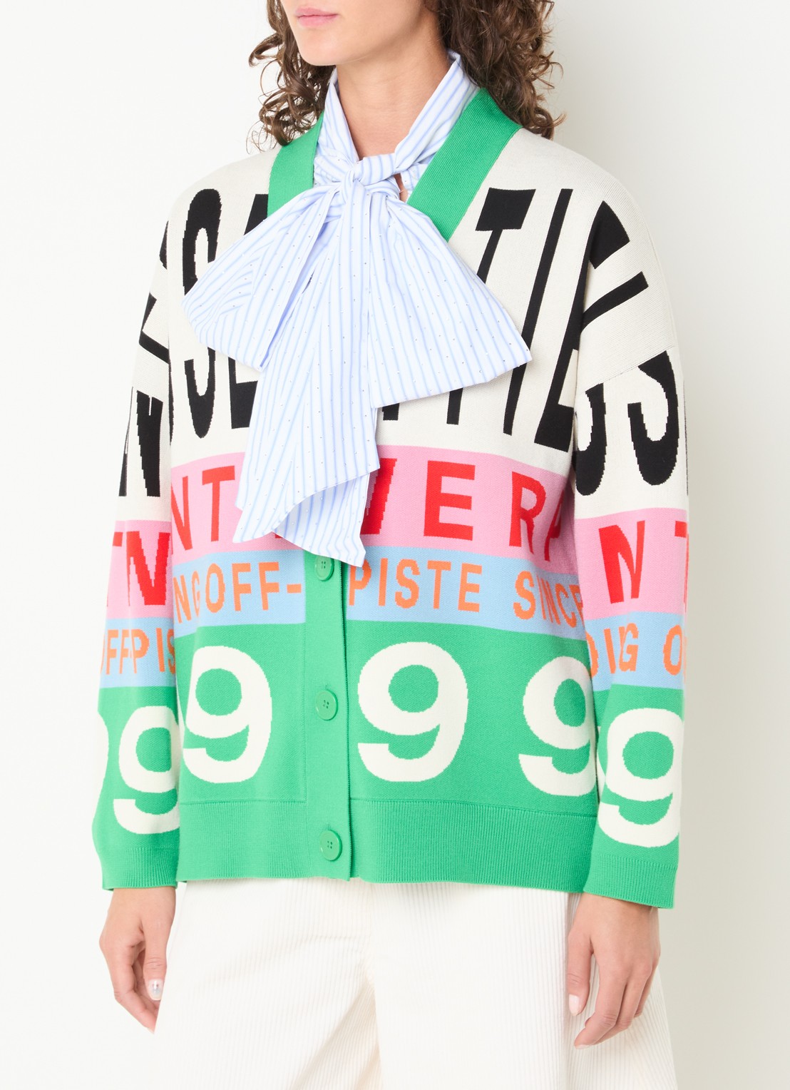 Essentiel Antwerp Kreezer fijngebreid vest met ingebreid patroon - detail felgroen