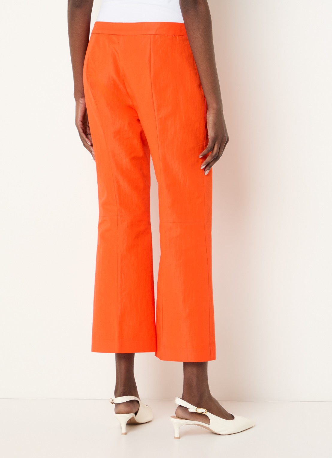 Essentiel Antwerp Mid waist cropped flared fit pantalon met steekzakken - achterkant 2 oranjerood