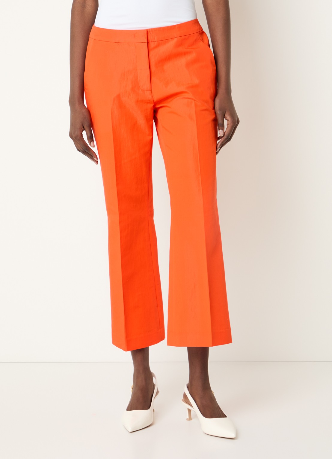 Essentiel Antwerp Mid waist cropped flared fit pantalon met steekzakken - detail oranjerood