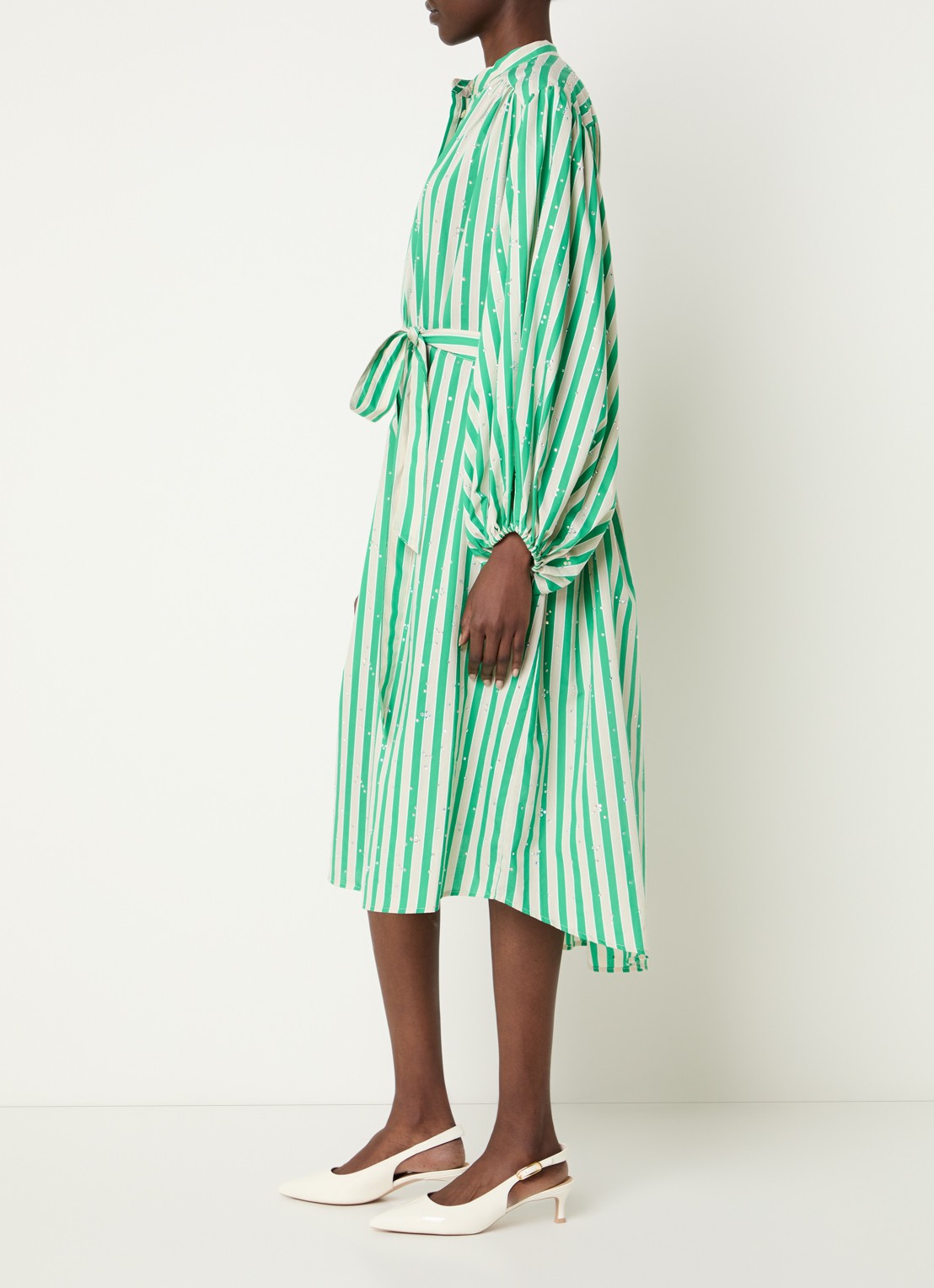 Essentiel Antwerp Midi blousejurk met strass en strikceintuur - voorkant 3 groen
