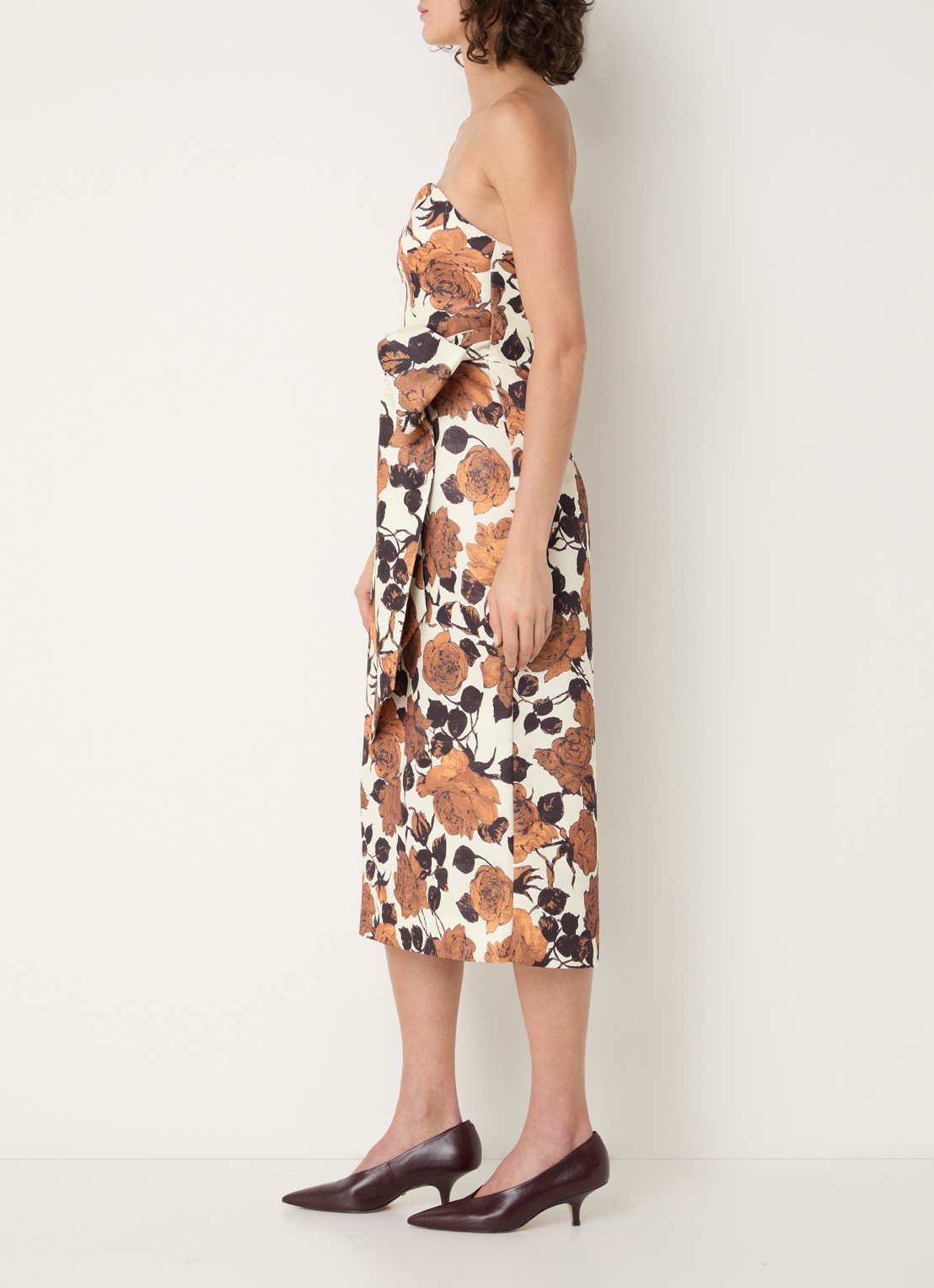 Essentiel Antwerp Midi jurk met strikceintuur - voorkant 3 bruin
