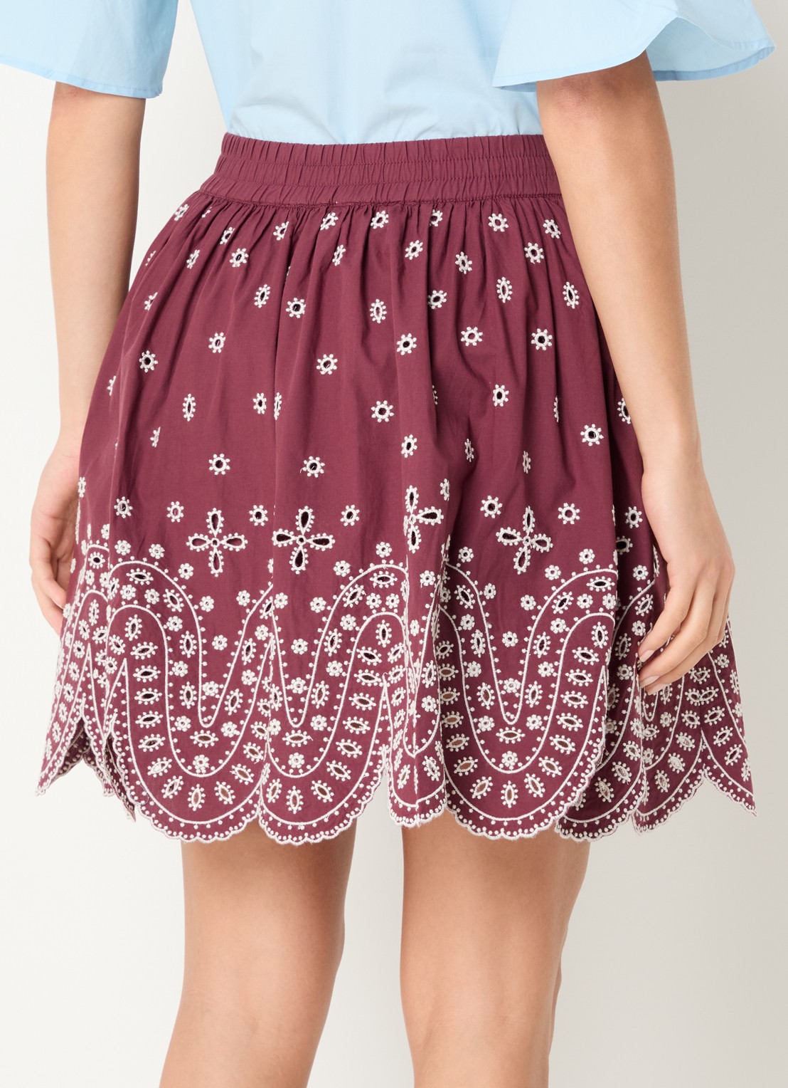 Essentiel Antwerp Minirok met broderie - achterkant 4 bordeauxrood