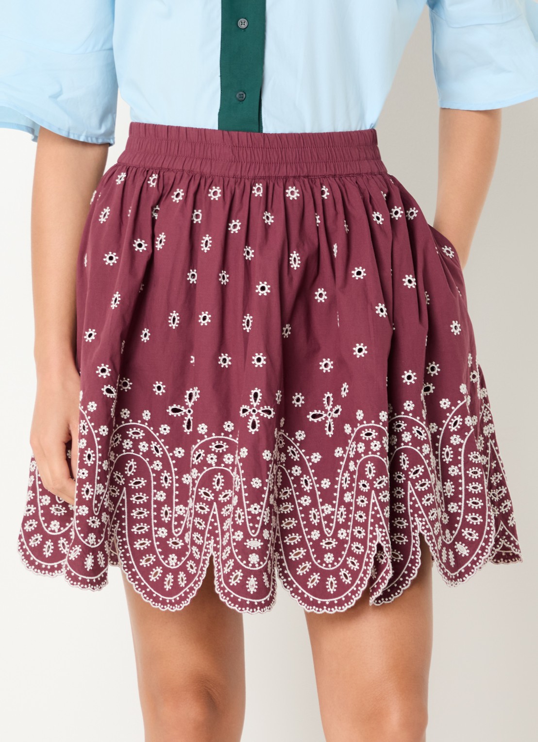 Essentiel Antwerp Minirok met broderie - detail bordeauxrood