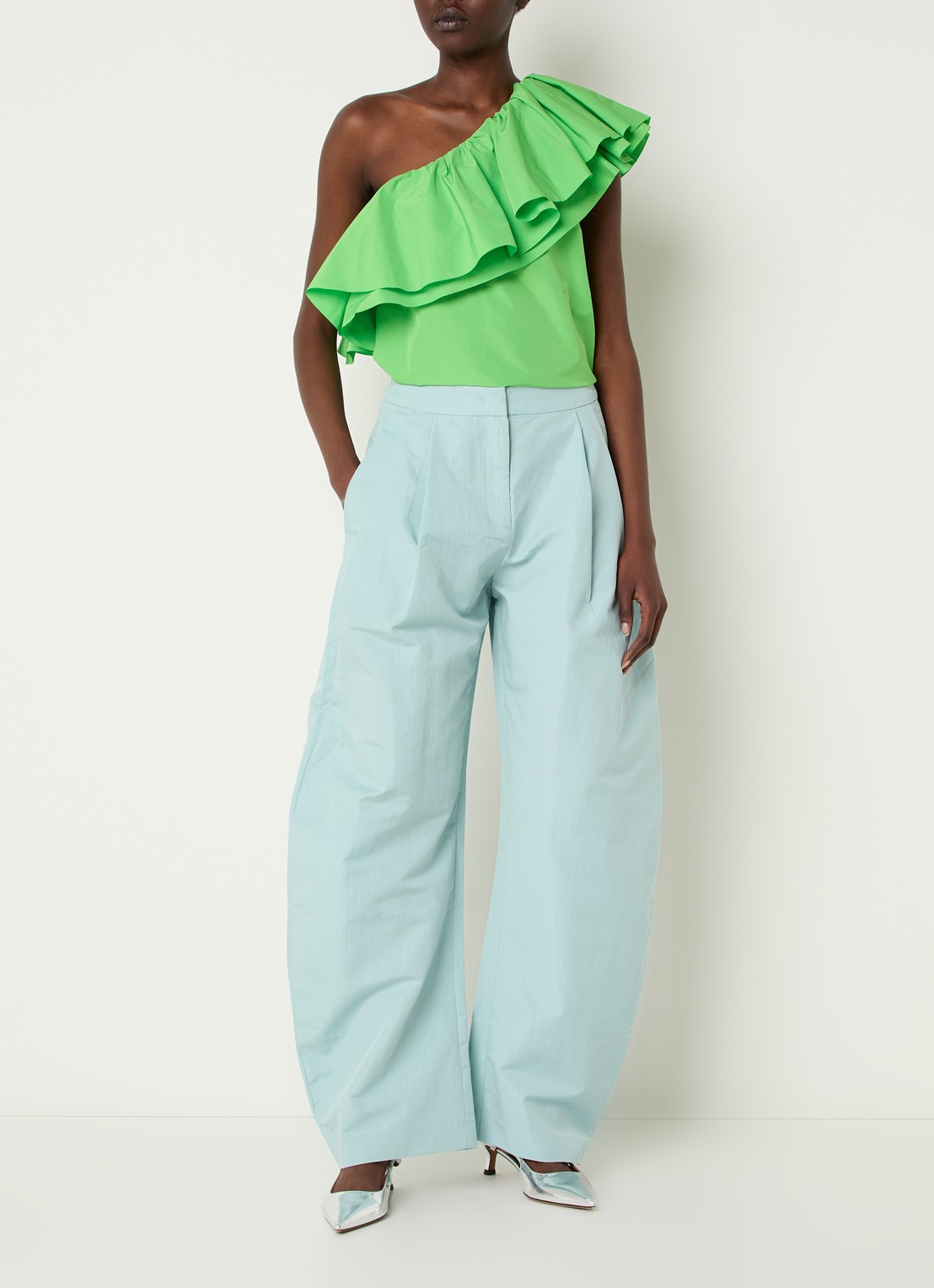 Essentiel Antwerp One shoulder top met volant - voorkant 4 groen