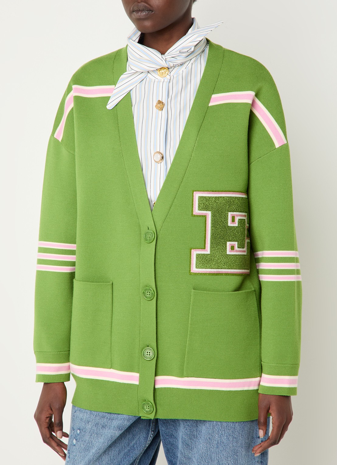 Essentiel Antwerp Openvallend fijngebreid vest met print - detail 4 groen