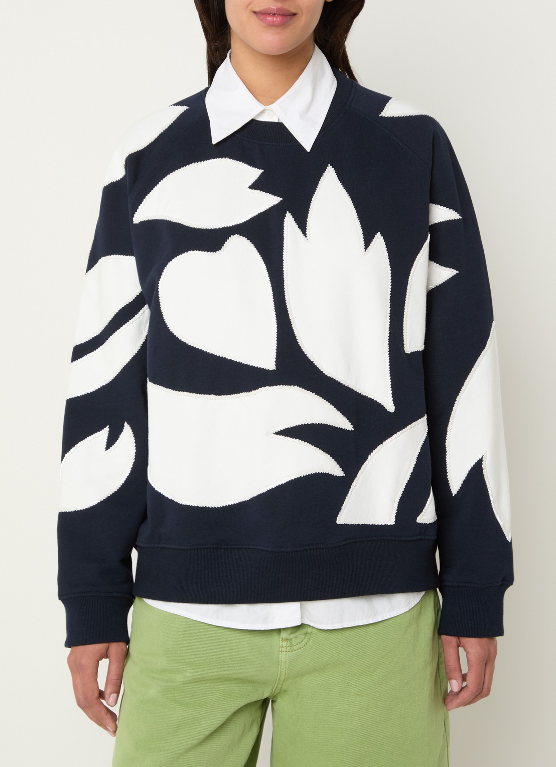 Essentiel Antwerp Sweater met print en strass - detail donkerblauw