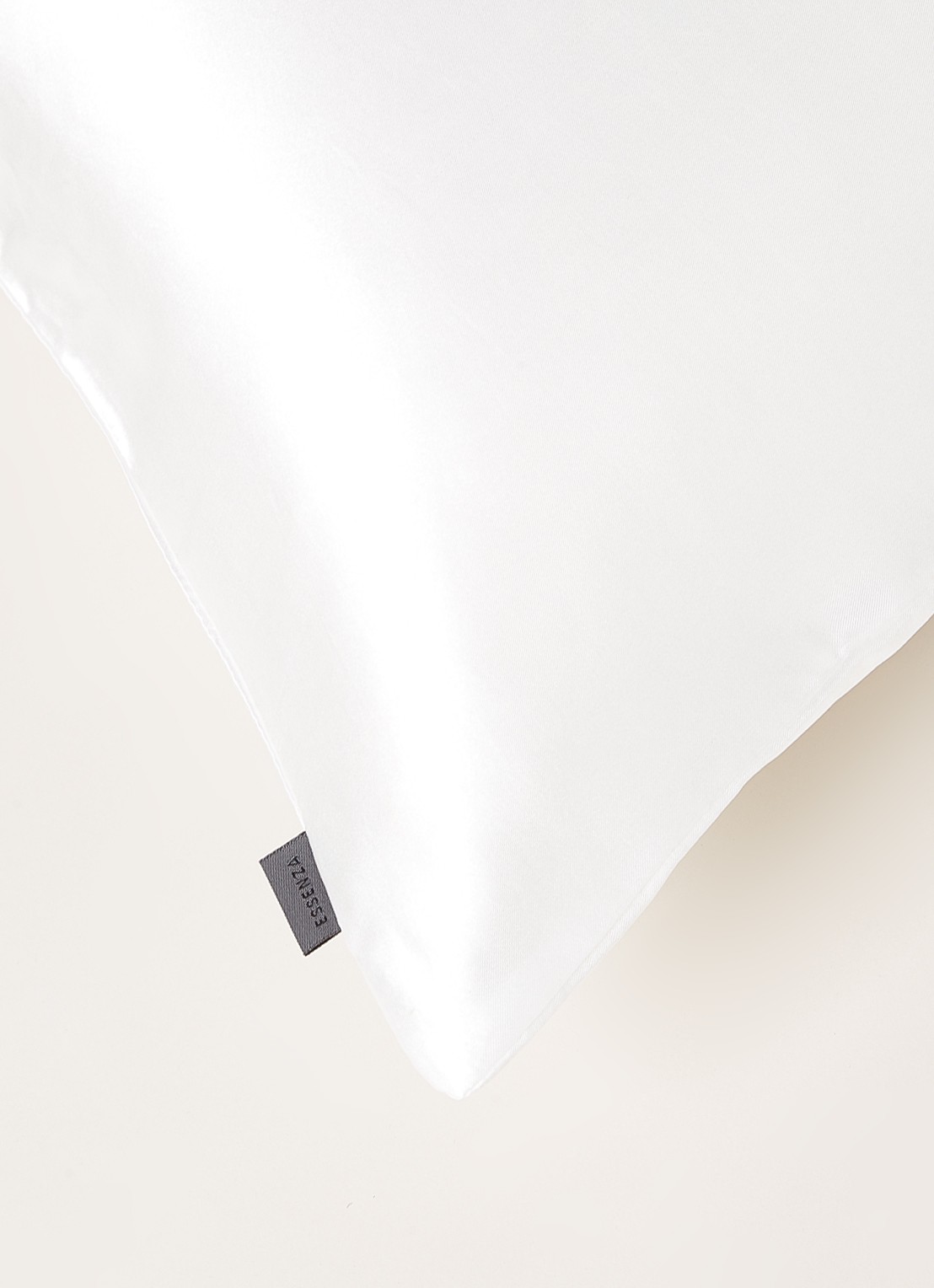 Essenza Dallas Oyster beauty kussensloop van satijn - detail 3 gebroken wit
