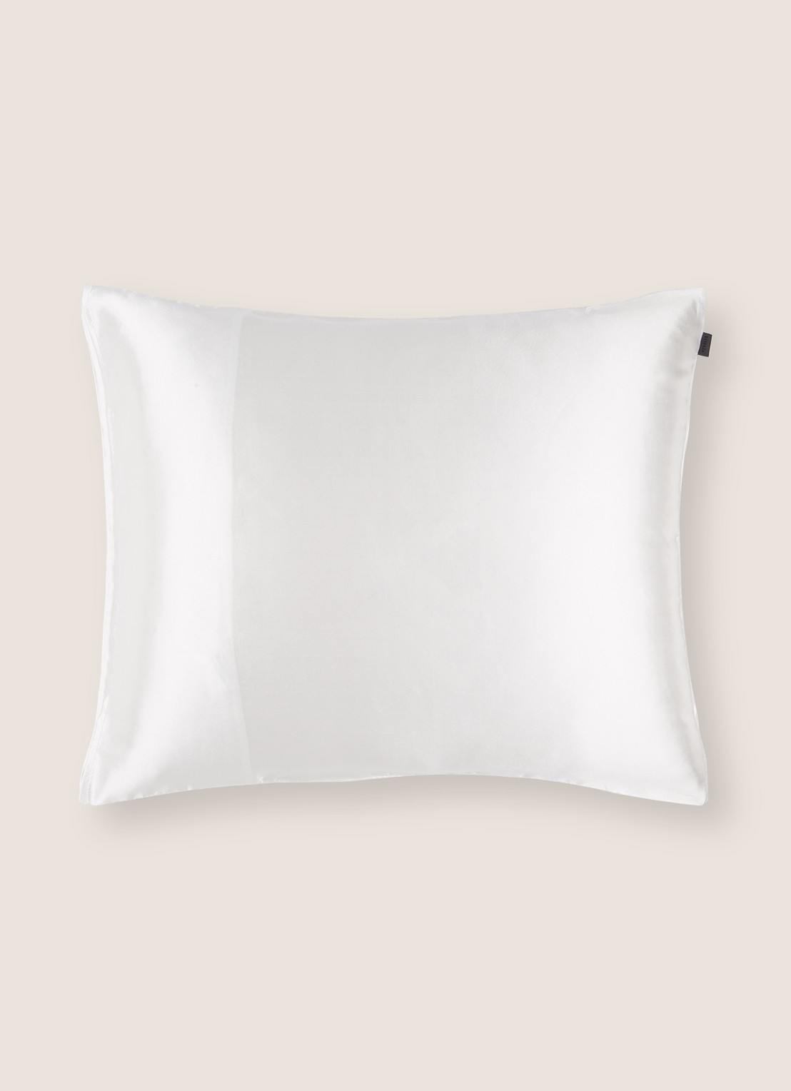 Essenza Dallas Oyster beauty kussensloop van satijn - voorkant 2 gebroken wit