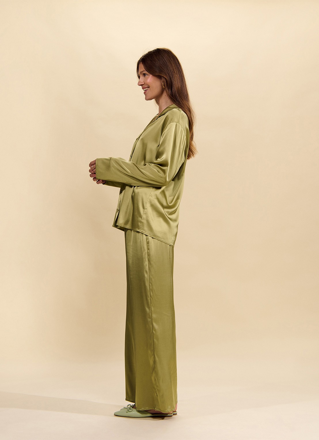 Essenza Elodie loungetop met glanzende finish - detail 5 groen