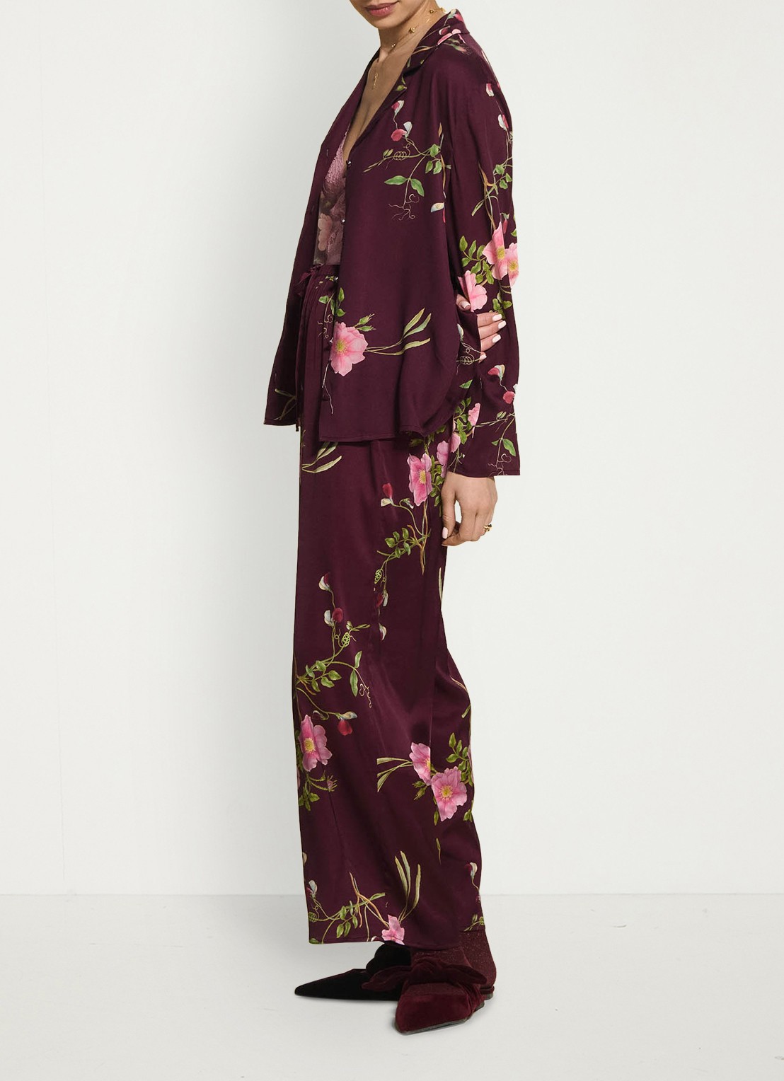 Essenza Elodie Maren loungetop met bloemenprint - detail 5 donkerrood