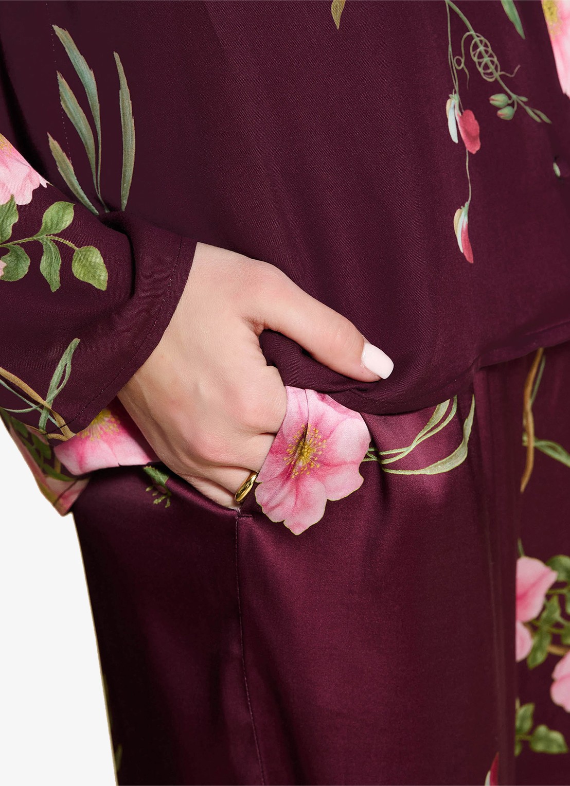 Essenza Elodie Maren loungetop met bloemenprint - voorkant 3 donkerrood