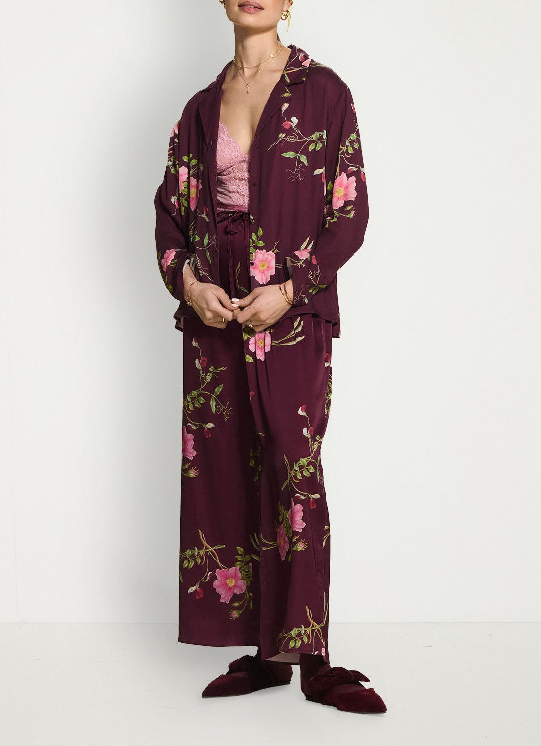 Essenza Ida Maren loungebroek met bloemenprint - detail 4 donkerrood