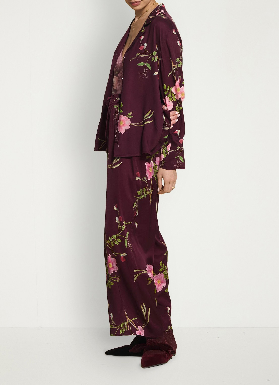 Essenza Ida Maren loungebroek met bloemenprint - detail 5 donkerrood