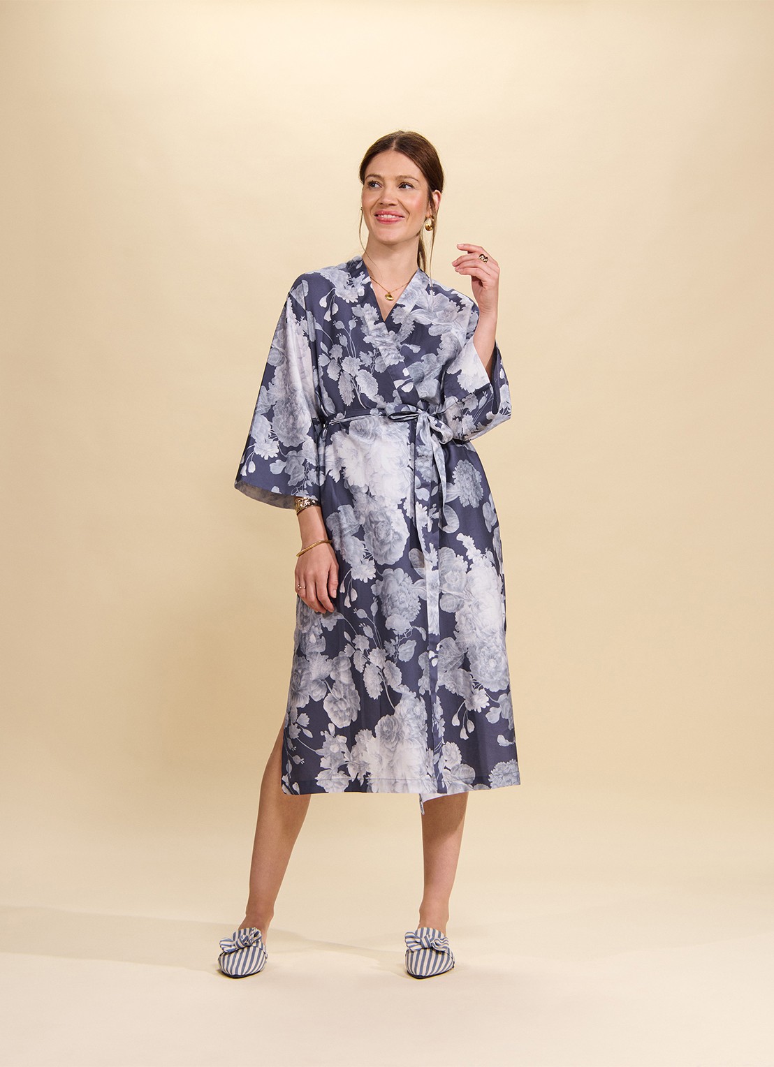 Essenza Ilona Eunice kimono met bloemenprint - detail 3 donkerblauw
