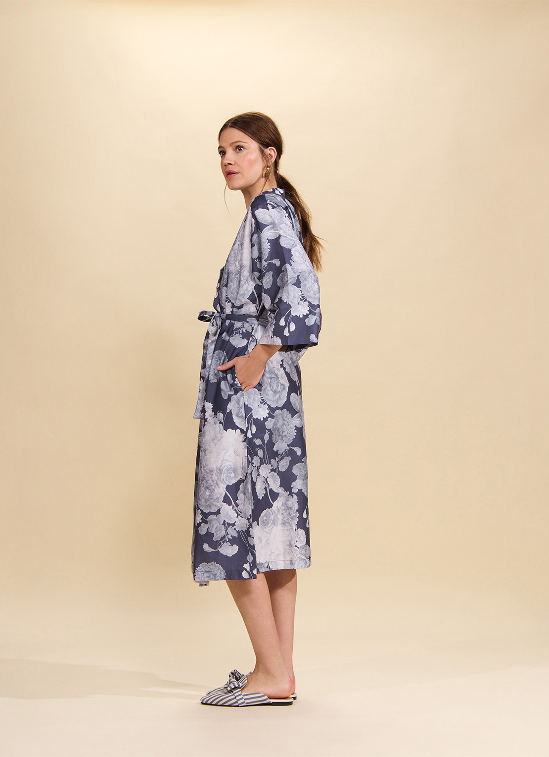 Essenza Ilona Eunice kimono met bloemenprint - detail 4 donkerblauw