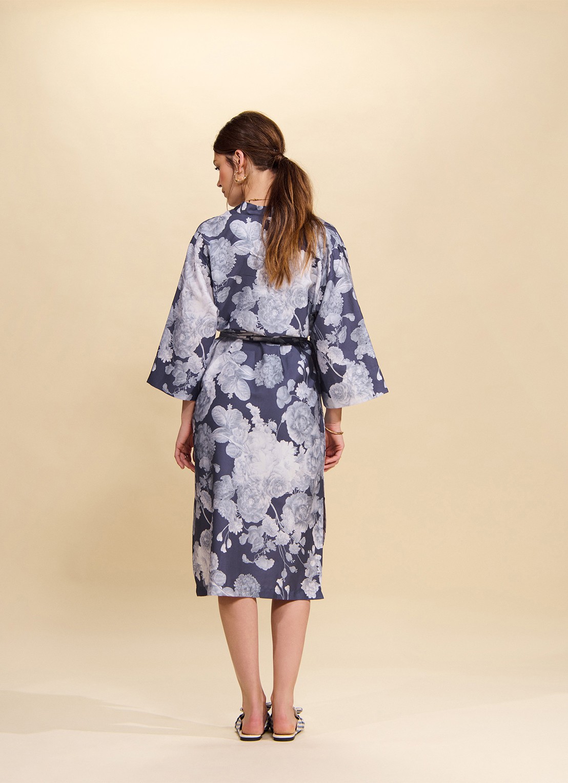 Essenza Ilona Eunice kimono met bloemenprint - detail 5 donkerblauw