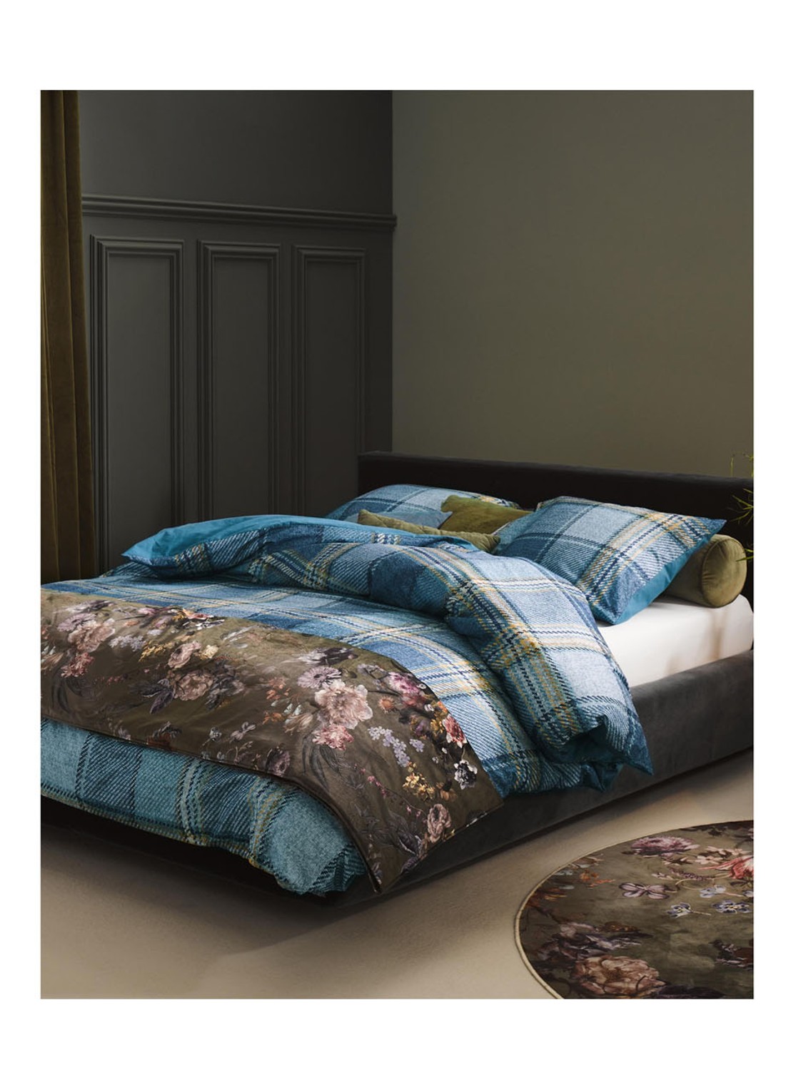 Essenza Isabelle plaid met bloemenprint 170 x 135 cm - voorkant 2 donkerbruin
