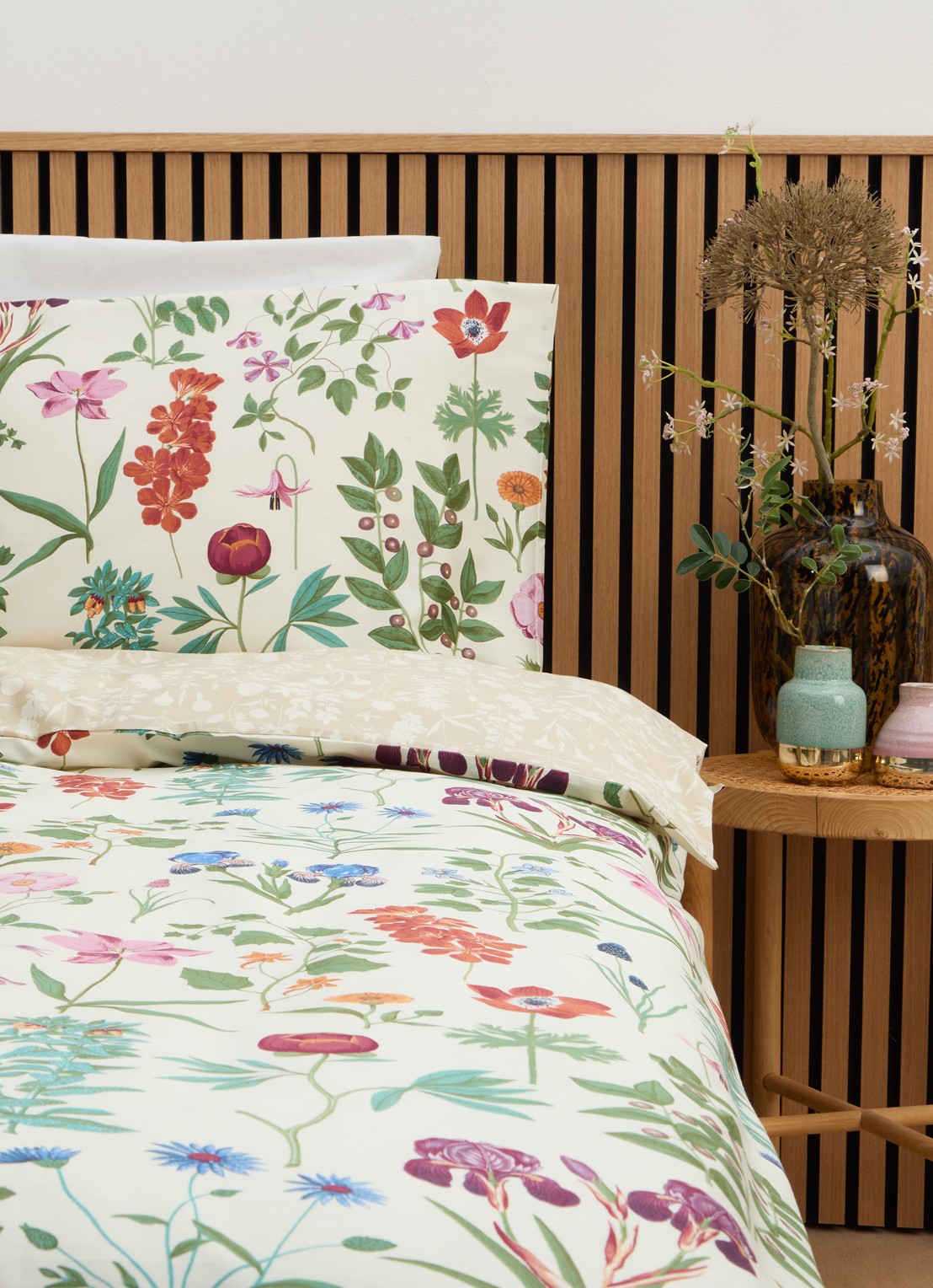 Essenza Marigold dekbedovetrekset van 100%  katoensatijn 220TC - inclusief kussensloop - voorkant 3 vanillegeel