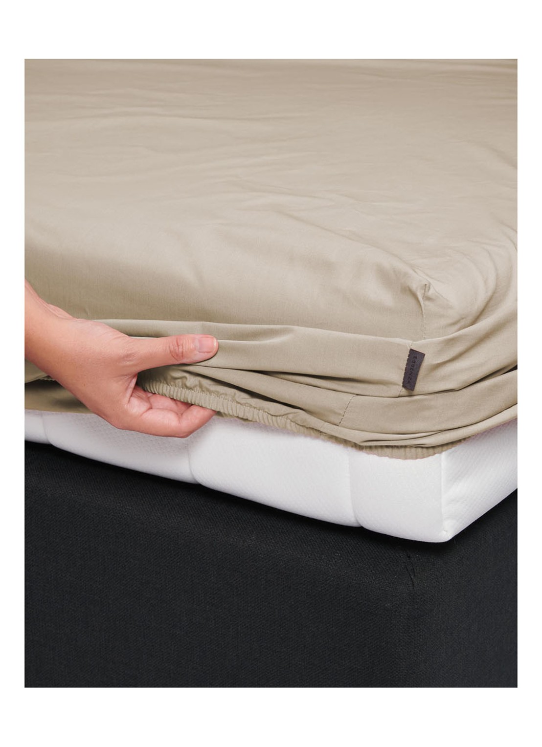 Essenza Minte hoeslaken van katoensatijn 300TC, hoekhoogte 35 cm - voorkant 5 beige