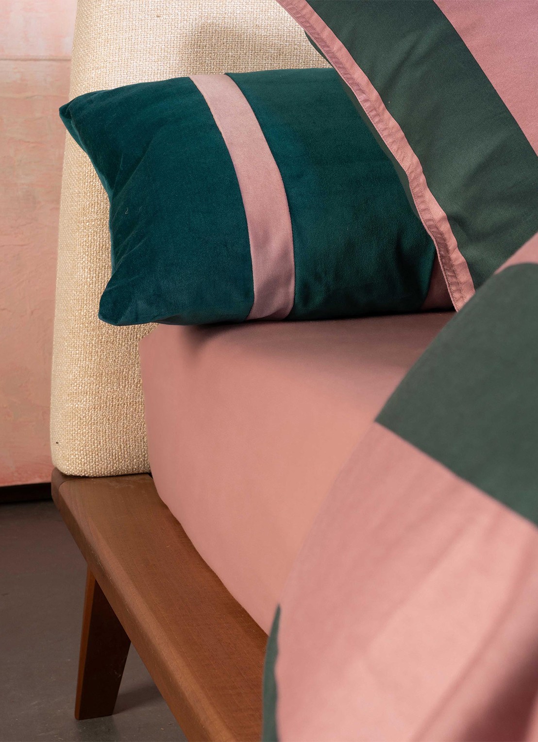Essenza Minte Stripe dekbedovertrek van katoensatijn 300TC - inclusief kussensloop - detail 7 roze