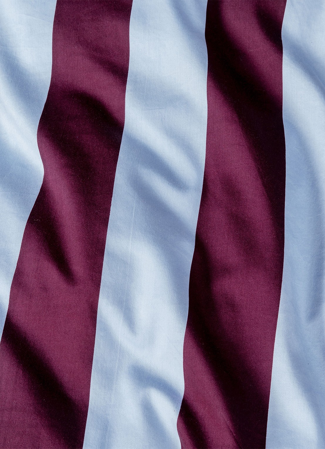 Essenza Minte Stripe dekbedovertrek van katoensatijn 300TC - detail lichtblauw