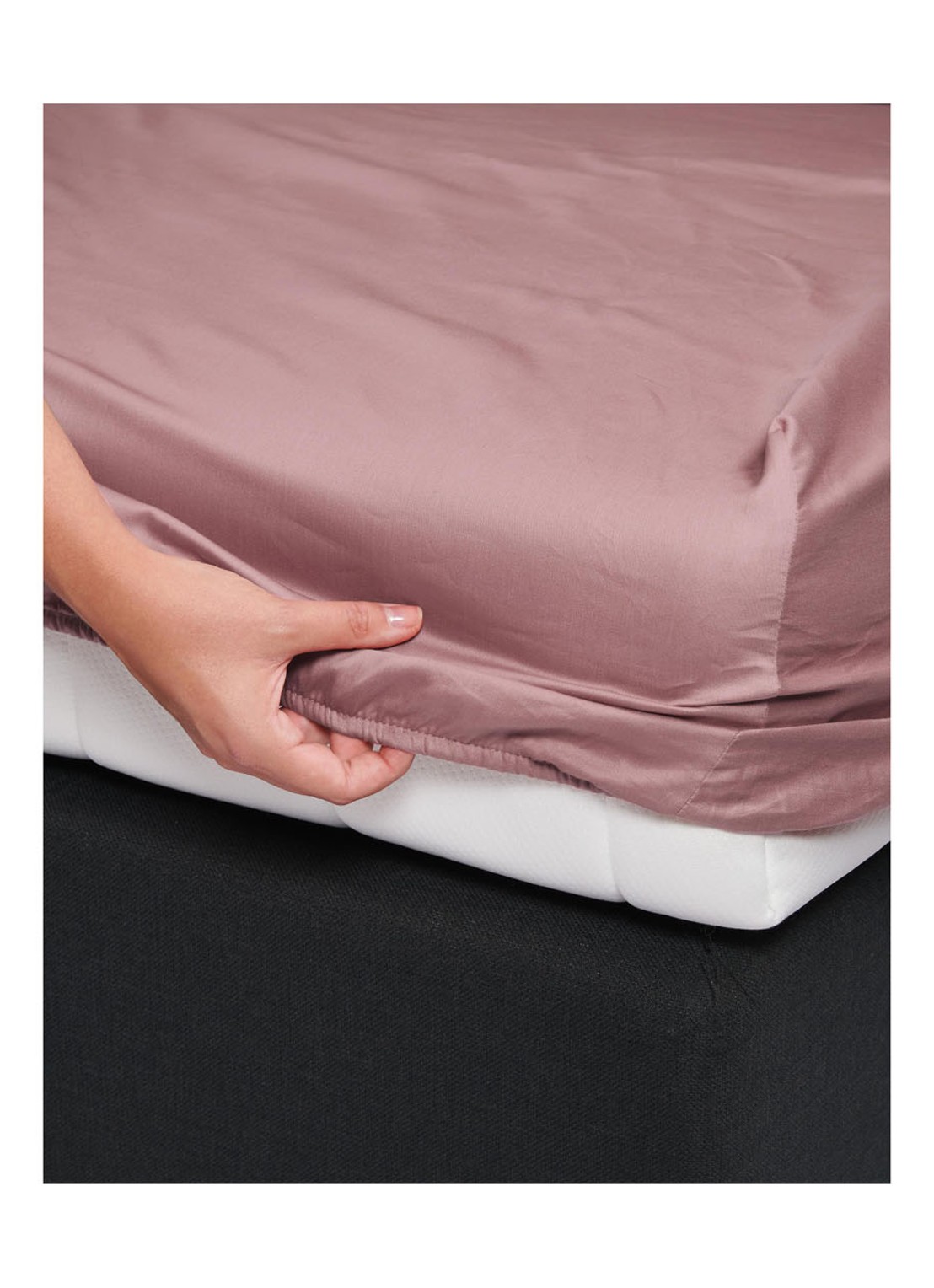 Essenza Satin hoeslaken van katoensatijn 220TC, hoekhoogte 30 cm - detail lichtroze