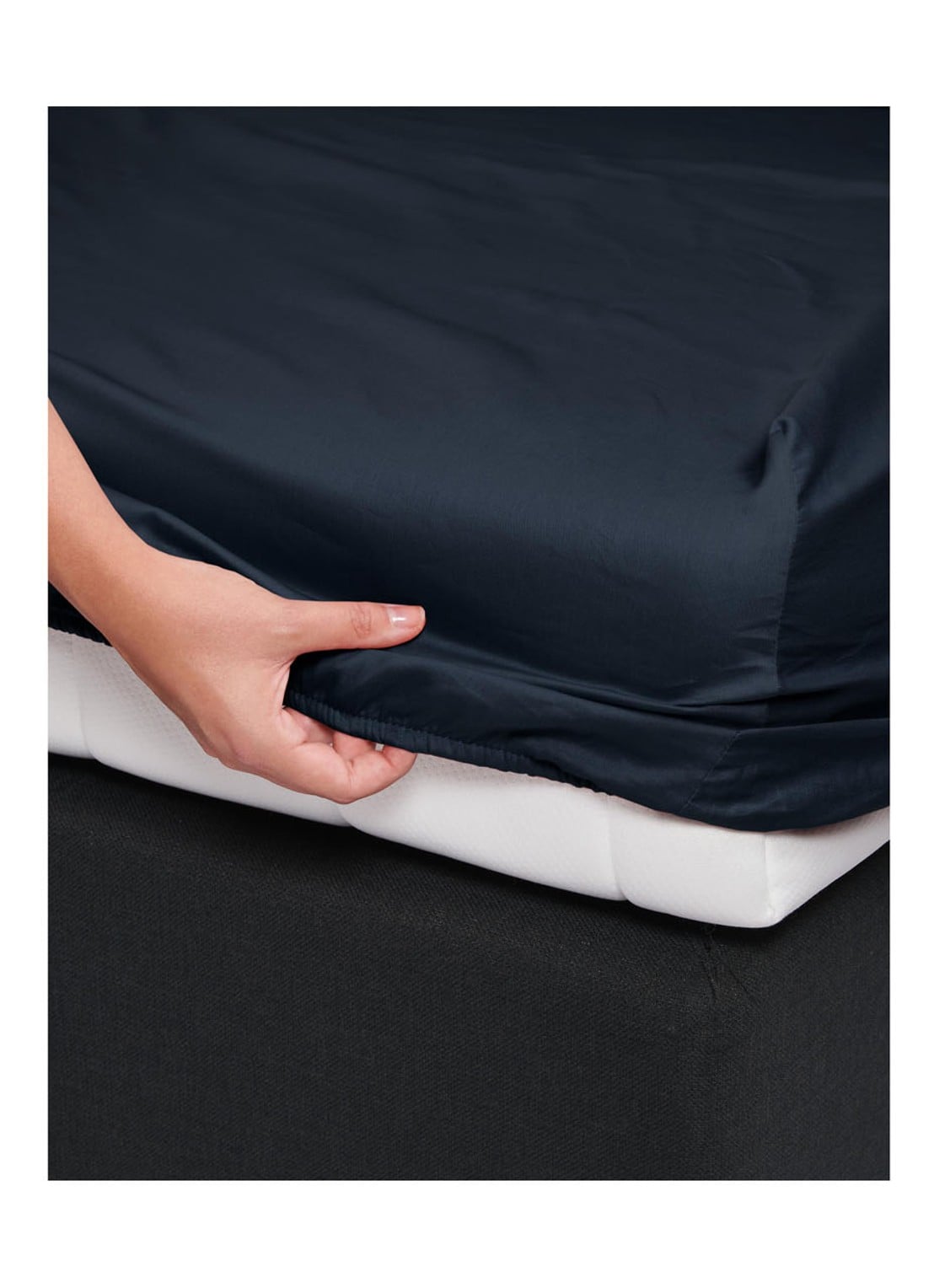 Essenza Satin hoeslaken van katoensatijn 220TC, hoekhoogte 30 cm - voorkant 2 donkerblauw