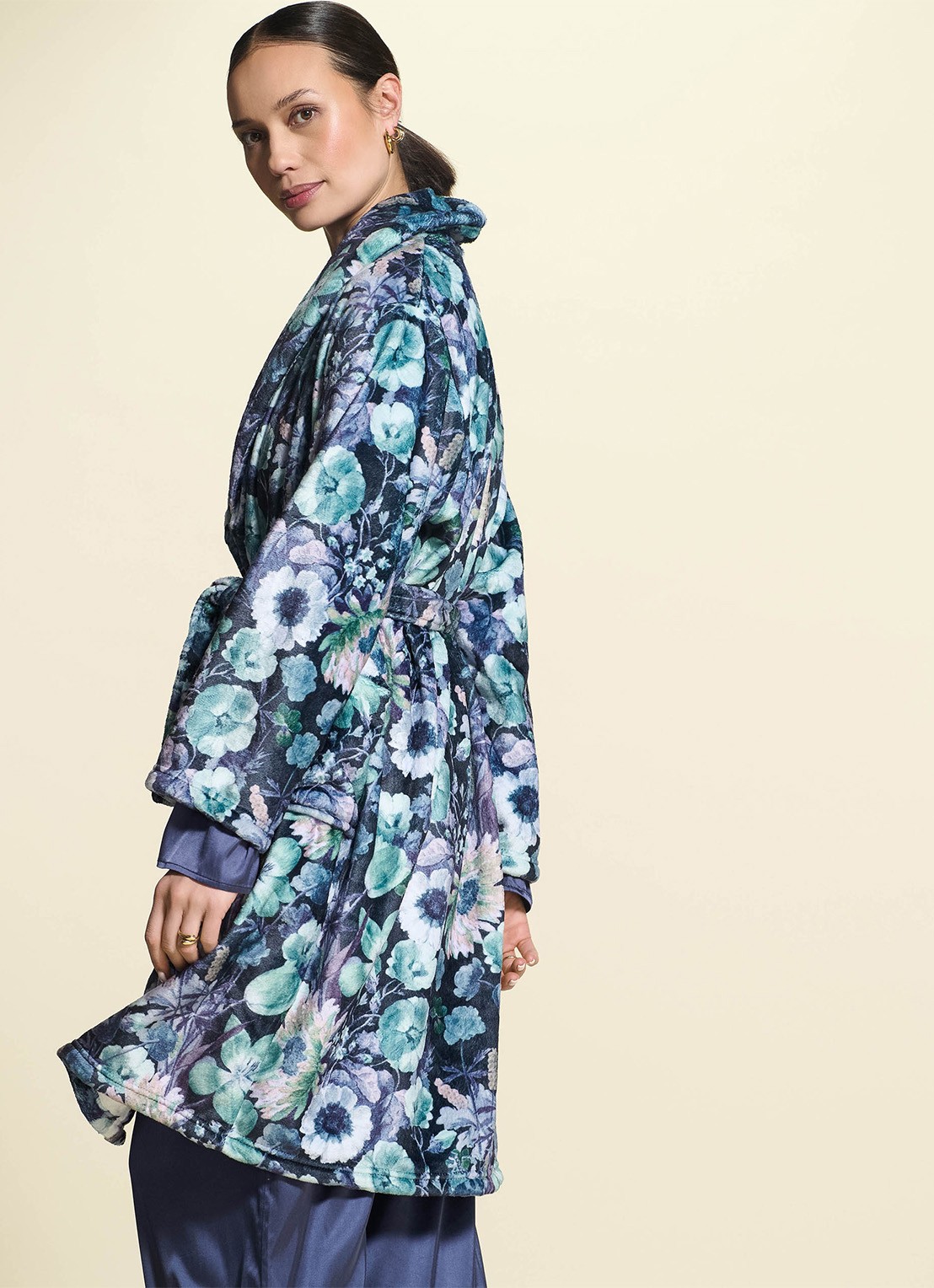 Essenza Steff Violesta badjas met bloemenprint - voorkant 7 antraciet