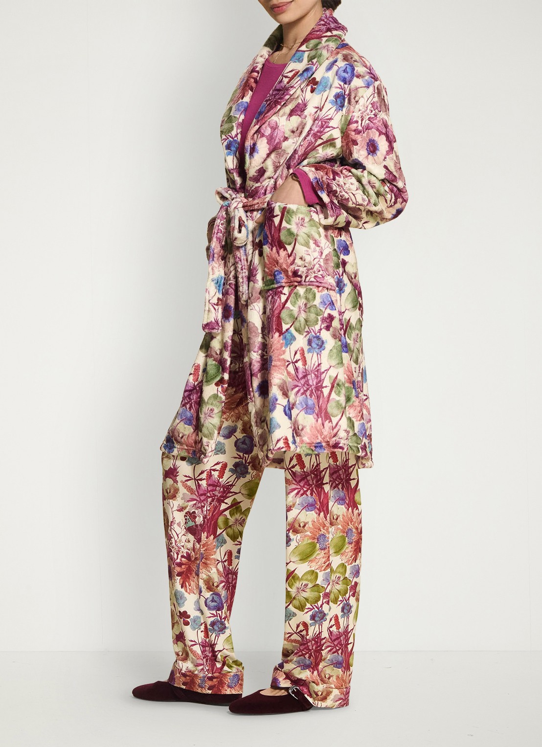Essenza Steff Violesta badjas met bloemenprint - detail 4 vanillegeel