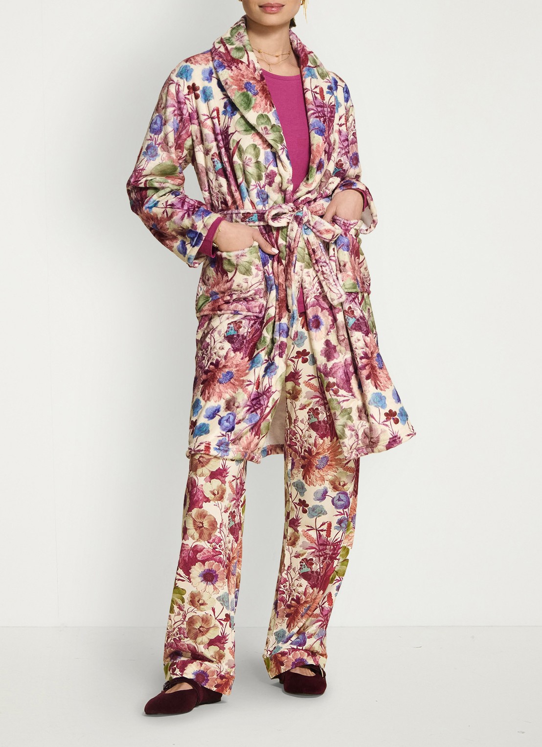 Essenza Steff Violesta badjas met bloemenprint - voorkant 2 vanillegeel