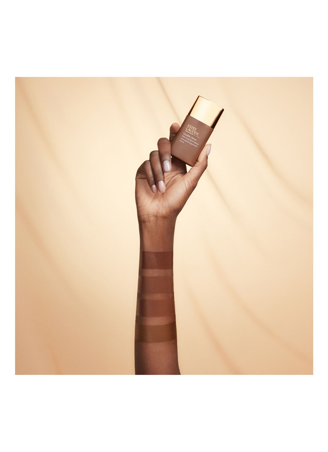 Estée Lauder Double Wear Sheer Long-Wear Makeup SPF 20 - foundation - detail 4 6w1 sandalwood