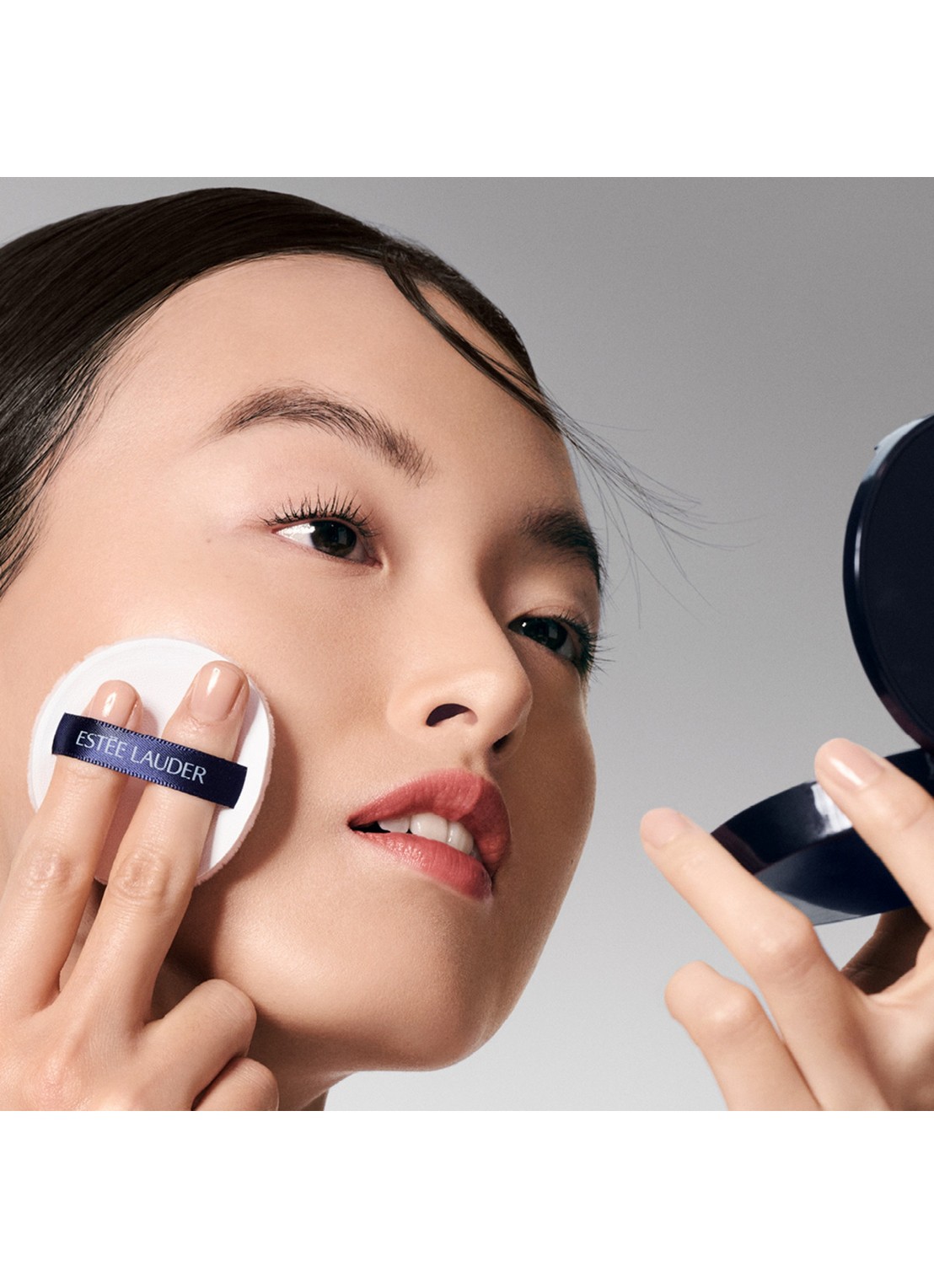 Estée Lauder Double Wear Stay-In-Place Matte Powder - gezichtspoeder - detail 4 translucent light medium