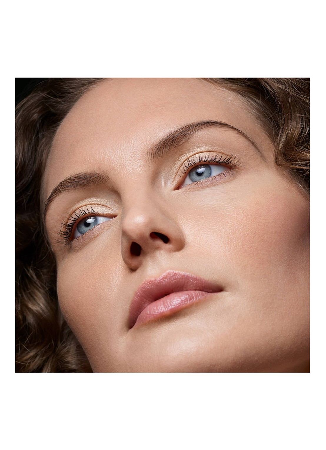 Estée Lauder Futurist Hydra Rescue Moisturizing Make-up SPF45 - foundation - detail 5 2w1 dawn