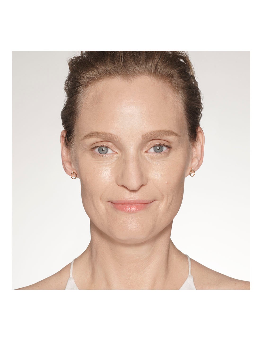 Estée Lauder Futurist Skintint Serum Foundation SPF20 - detail 4 1w1 bone