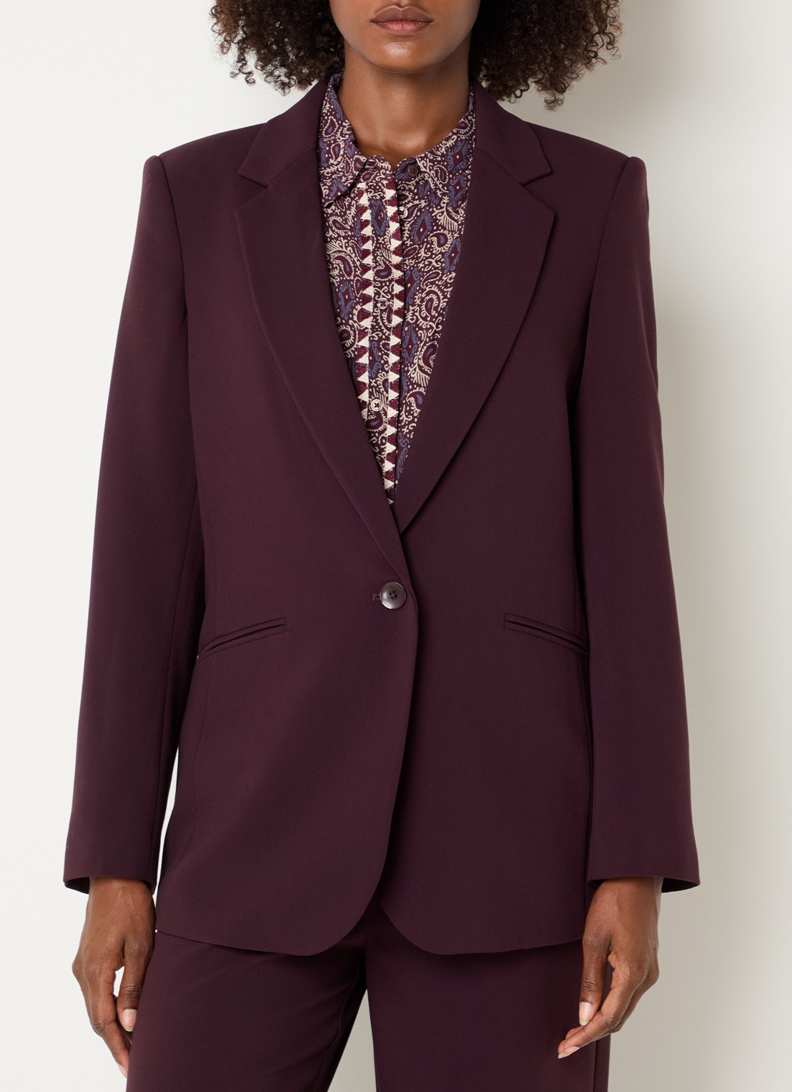 Expresso Blazer met paspelzakken en schoudervulling - detail 2 aubergine