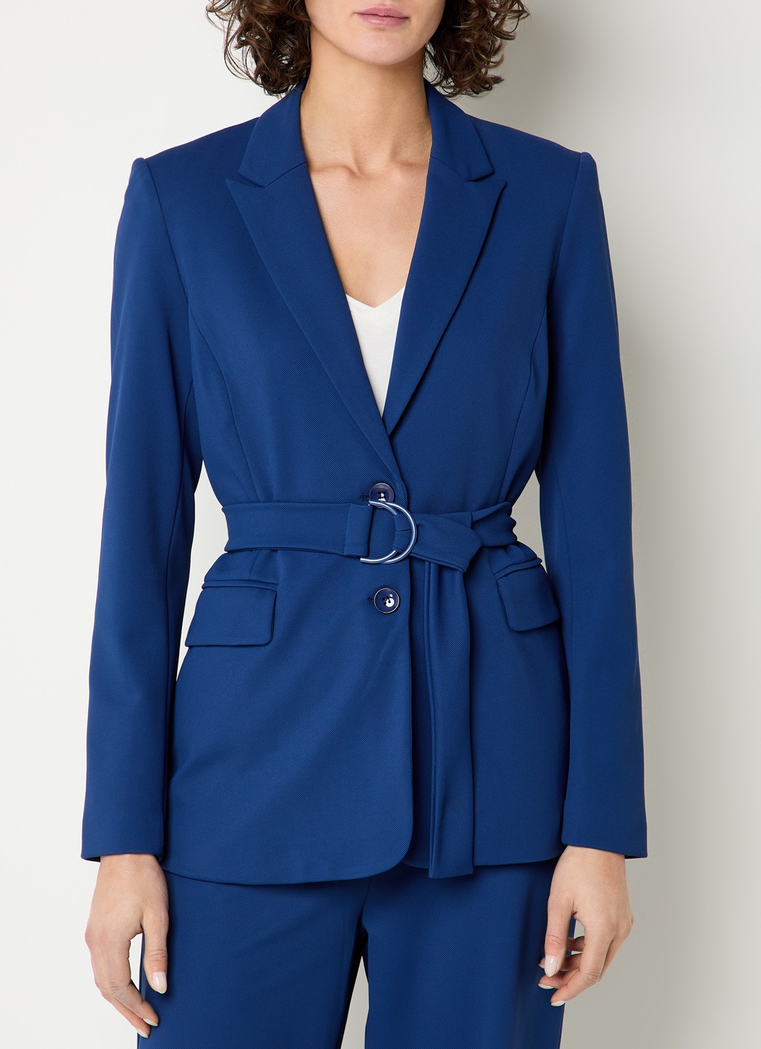 Expresso Blazer met strikceintuur en klepzakken - detail royalblauw