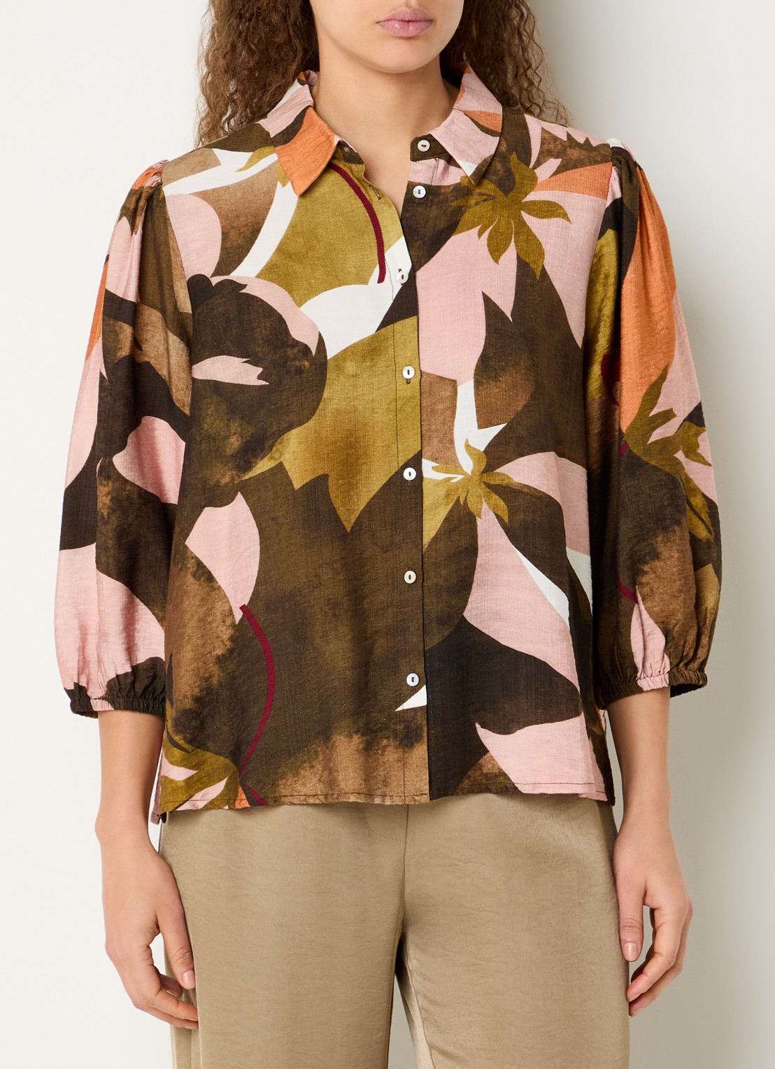 Expresso Blouse met grafisch bloemdessin - detail 2 roestbruin